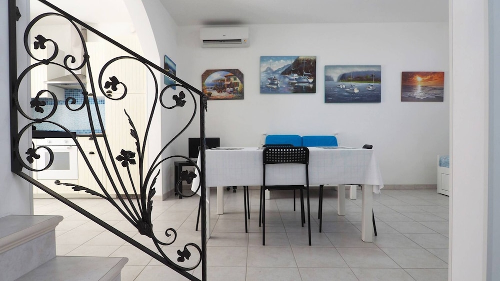 Villa Sacher Sleeps 12 Just 100 Metres From the sea