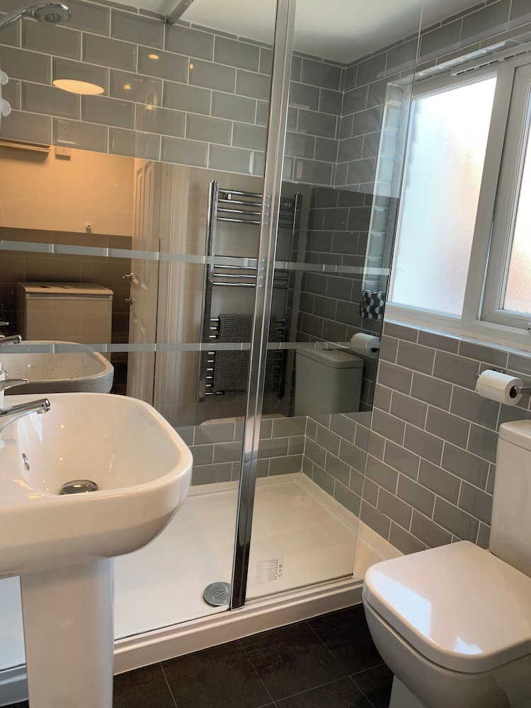 Seaside Chic Loft Apartment in Leigh-on-sea