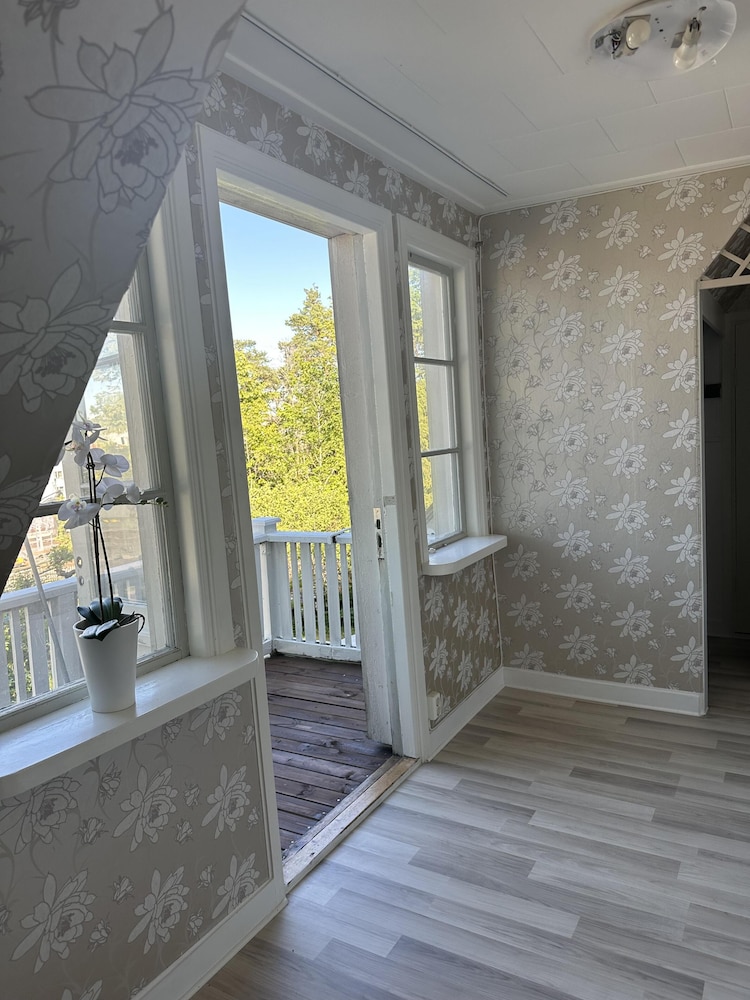 Stockholm - 5-beds - Sleeps 12 - Garden