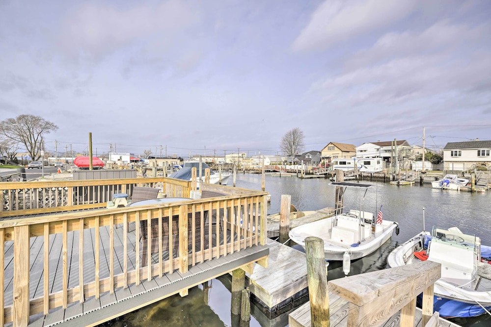 Island Park Couple's Escape 1 Mi to Beach! - Property Image 6