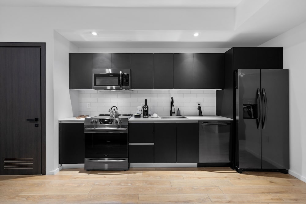 Luxury Studio with City & Bay Views