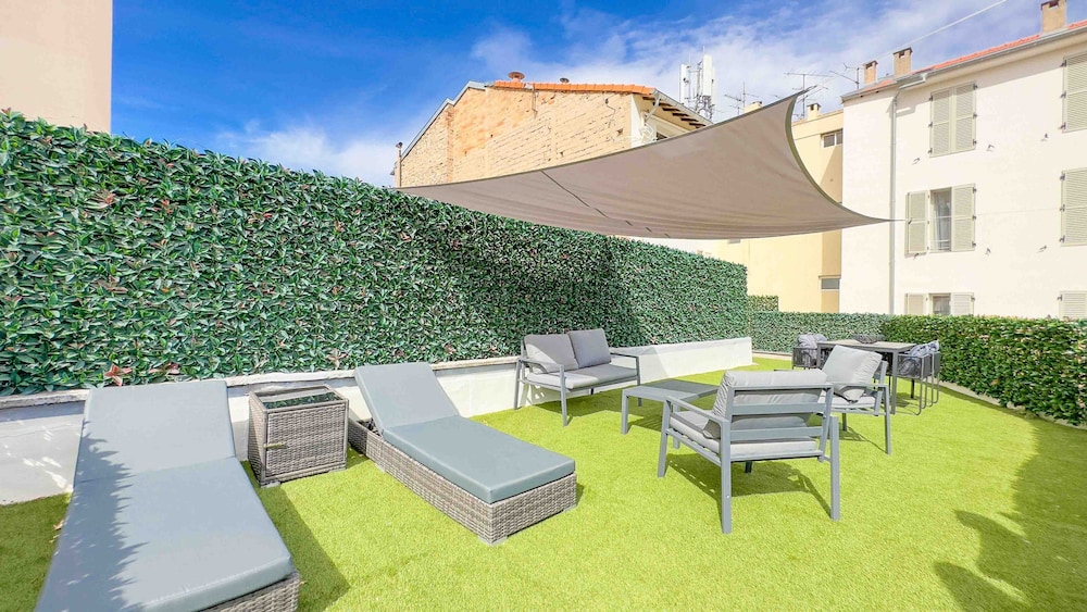 100 Le Riviera in Cannes