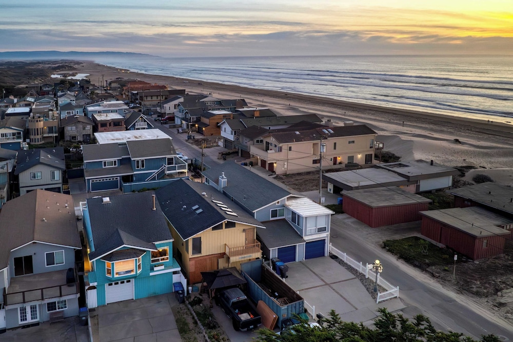 Steps to Beach w/ Patio+deck Foosball Happy Bottom Beach House by Avantstay