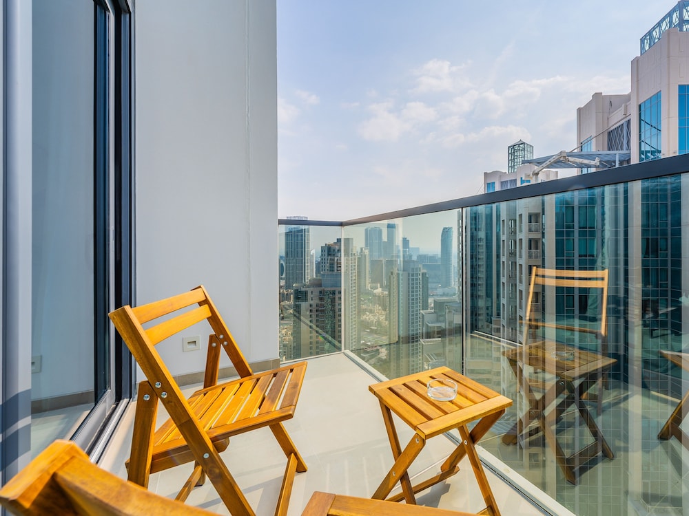Skyline View From This Fancy Apt photo 2