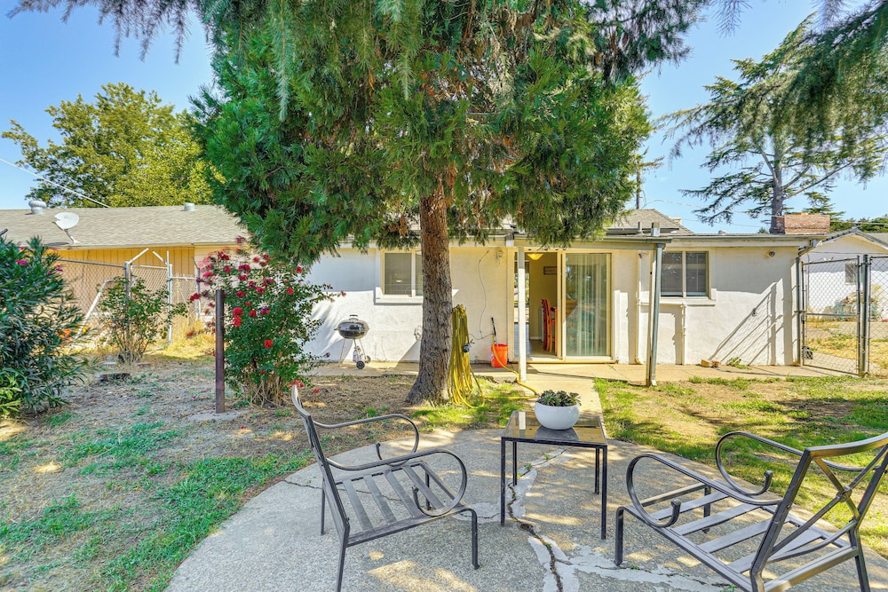 Pet-friendly Unit w/ Yard Near Sacramento River!