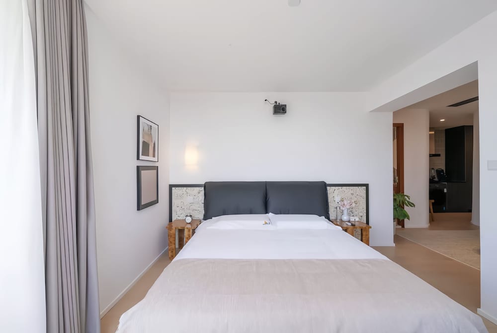 Shanghai Hills & Fan Stay