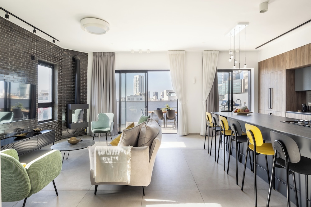 Rooftop Jacuzzi Penthouse by Sea N' Rent