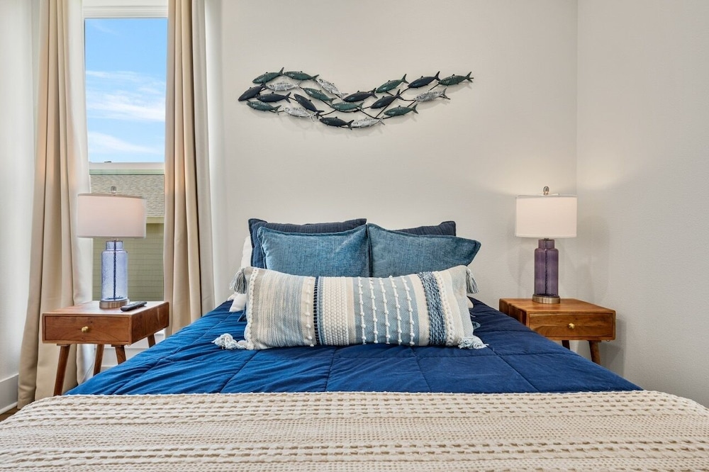 Tidewater 4 Bedroom Home by RedAwning