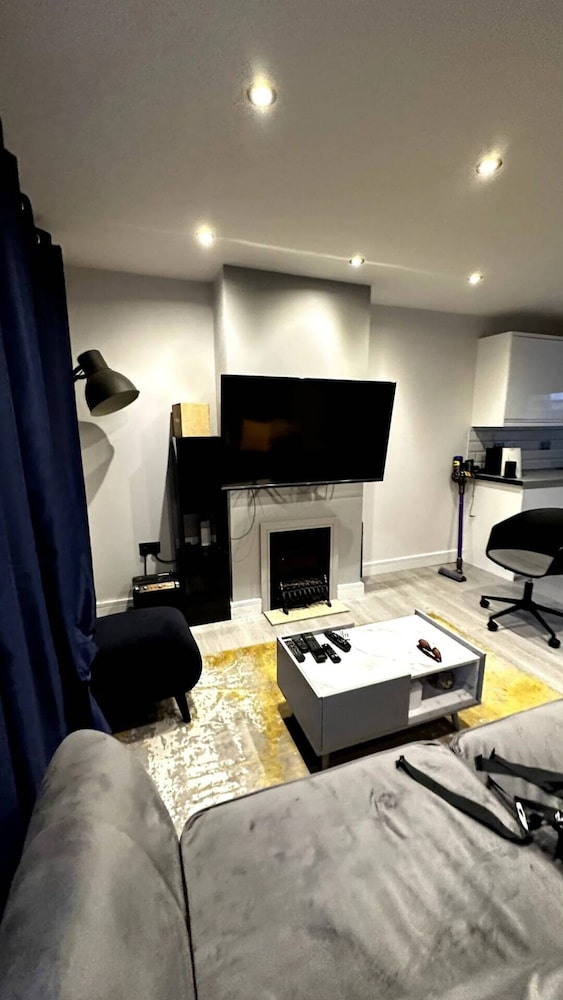 Sophisticated 2BD Flat - Southfields