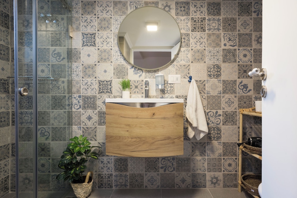Boho-Chic Cozy 2BR - Apt & Balcony in Mar Mikhael