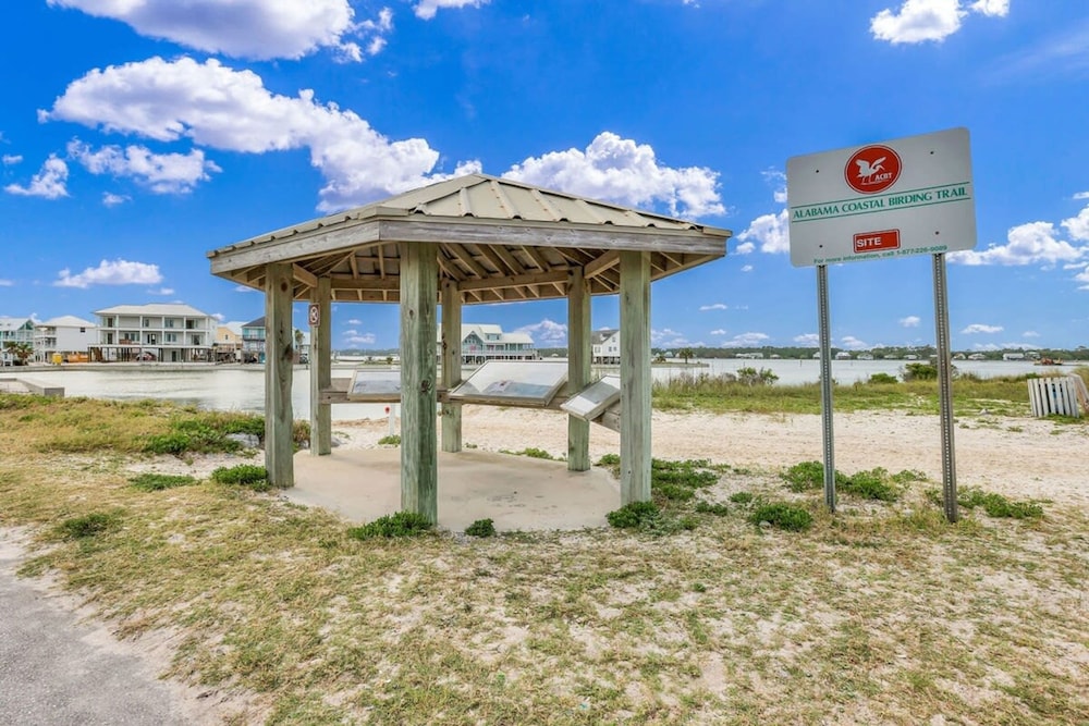 Porpoise-full Life Spacious Beach Home w Pool
