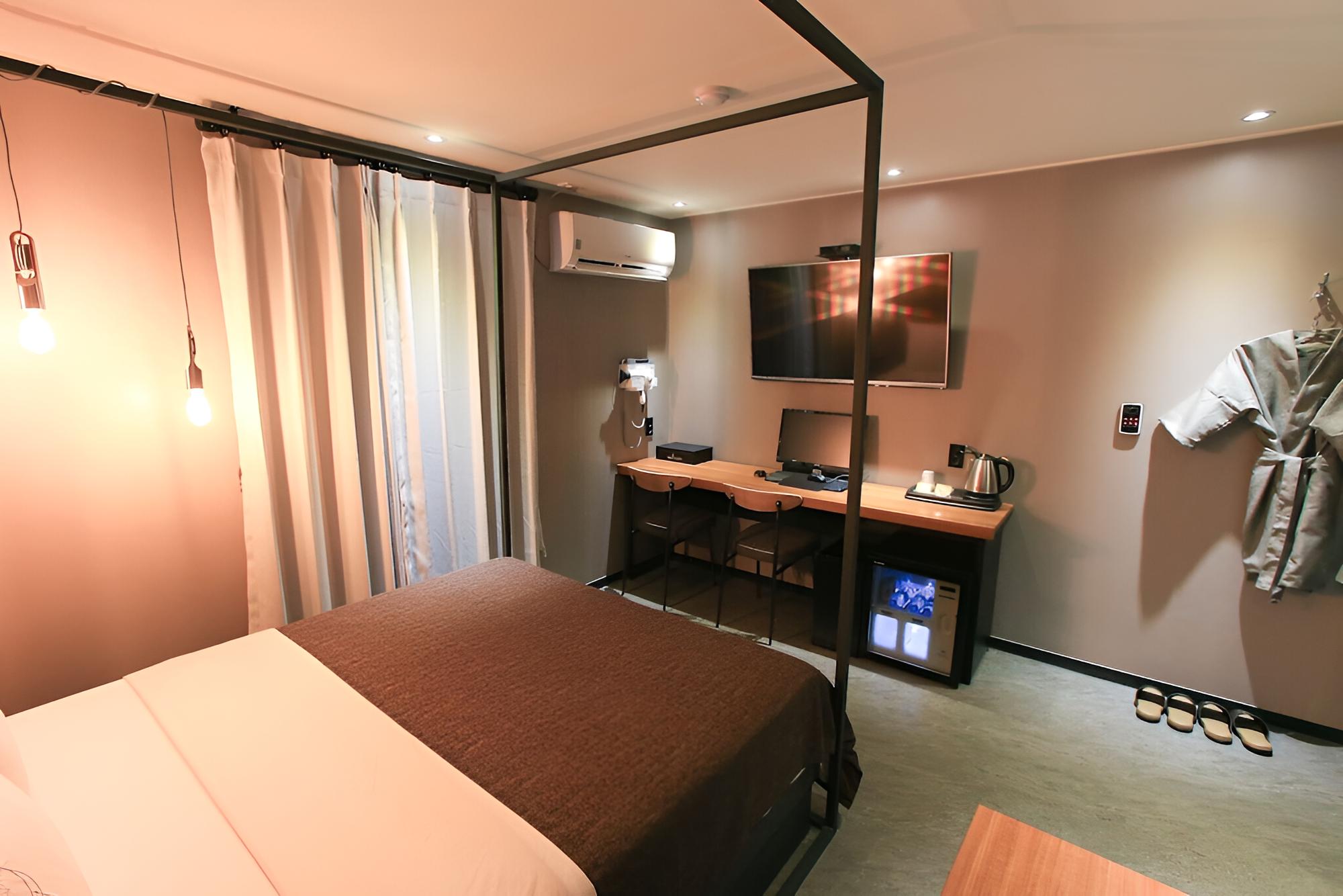 Photo 10