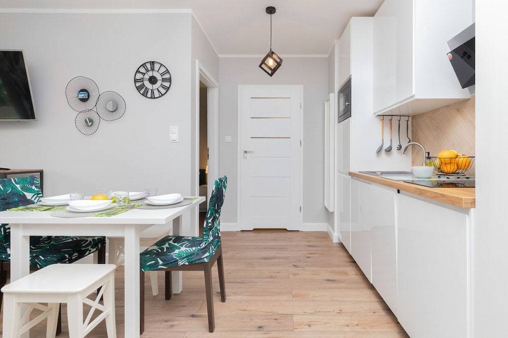 Coast Apartment With Terrace by Renters