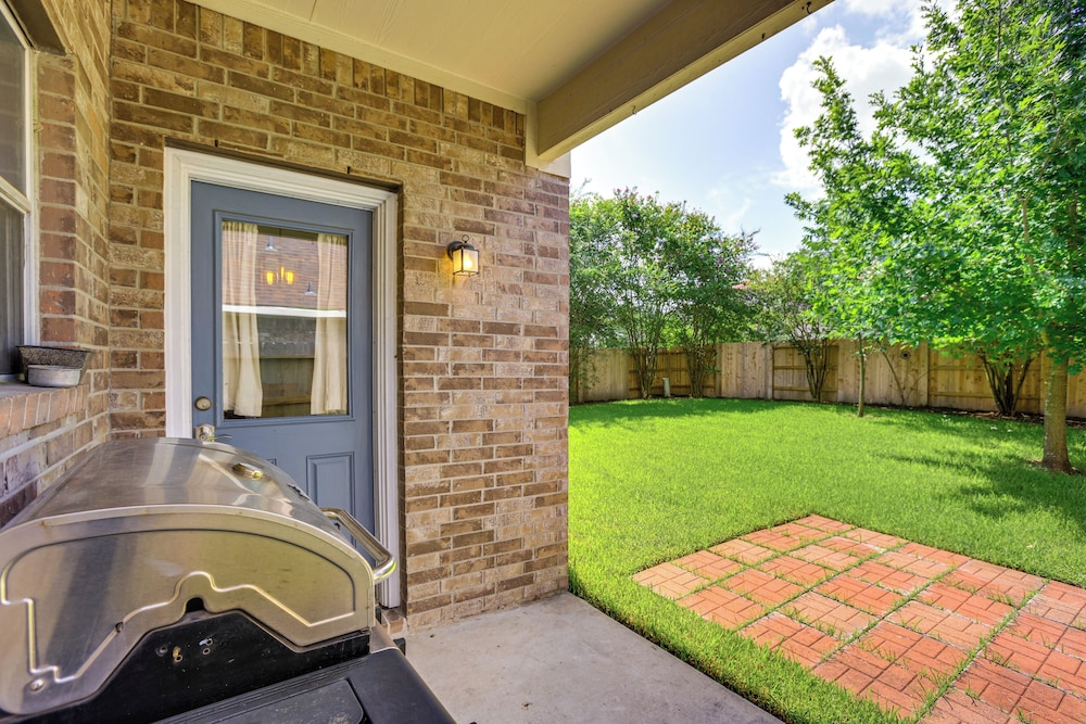 Fish & Hike: Pet-friendly Humble Home w/ Yard