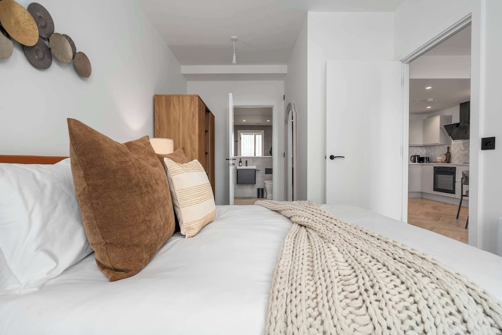 Cottonopolis Suite With 1 Bedrooms and 1 Bathrooms