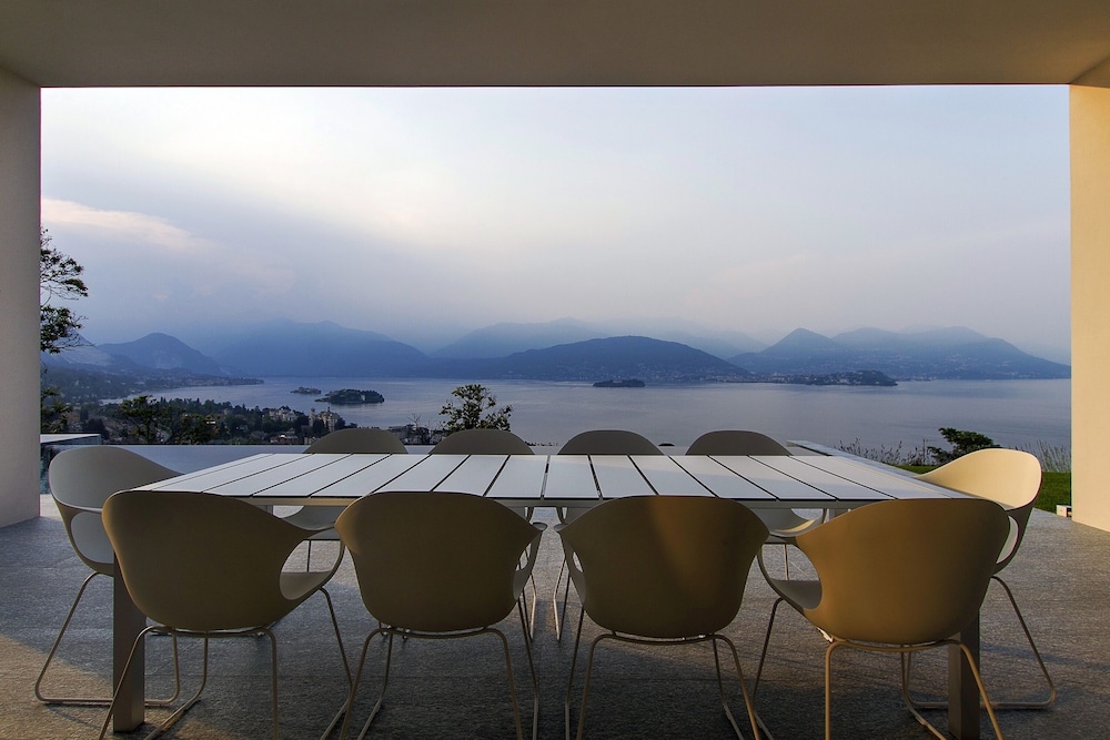 Modern Oasis Overlooking Lake Maggiore