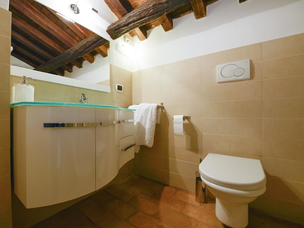 Ibernesi 1 Apartment