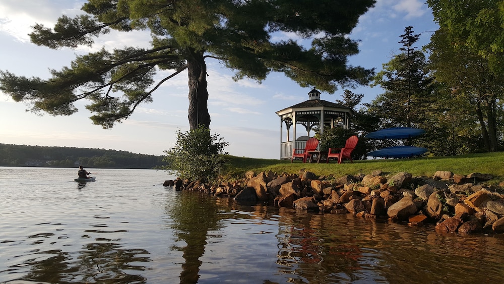 The Lake House at Ferry Point