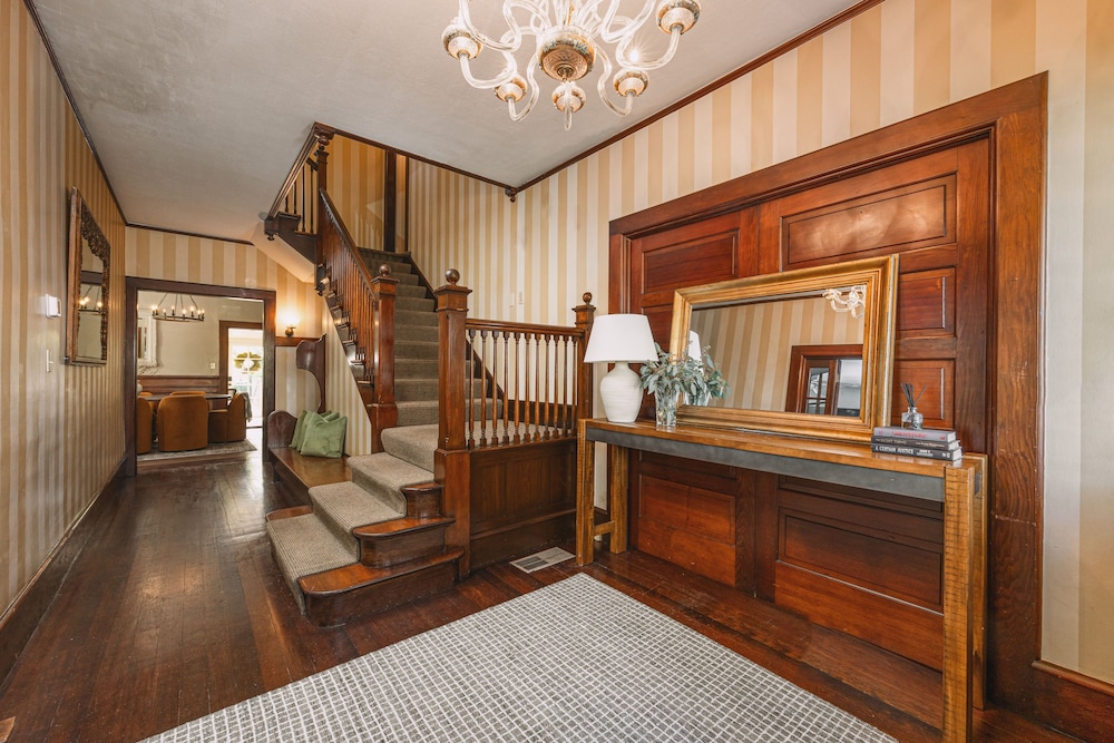 Hotel The De La Vina Inn - Image 1