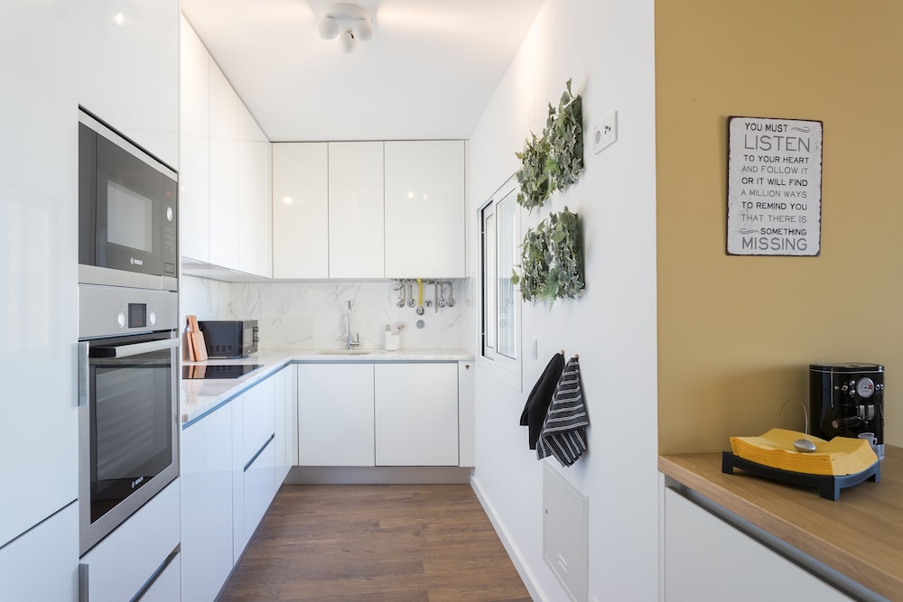 Alfama Lounge Three-Bedroom Apartment w/ River View and Parking - by LU Holidays