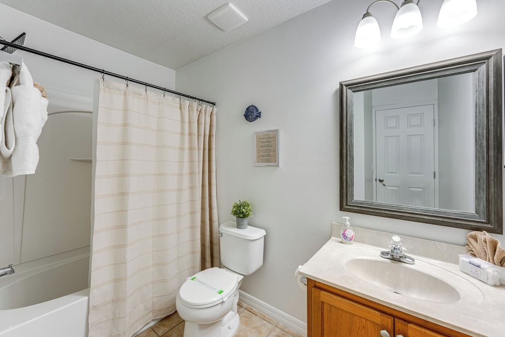 2 Mi to Wdw: Townhouse w/ Patio & Pool Access