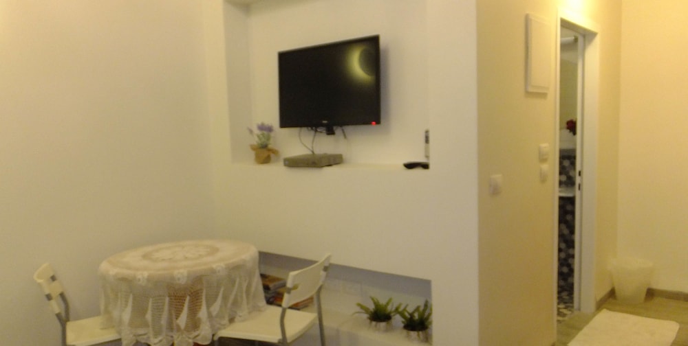Nuriel Fruit & Guest House