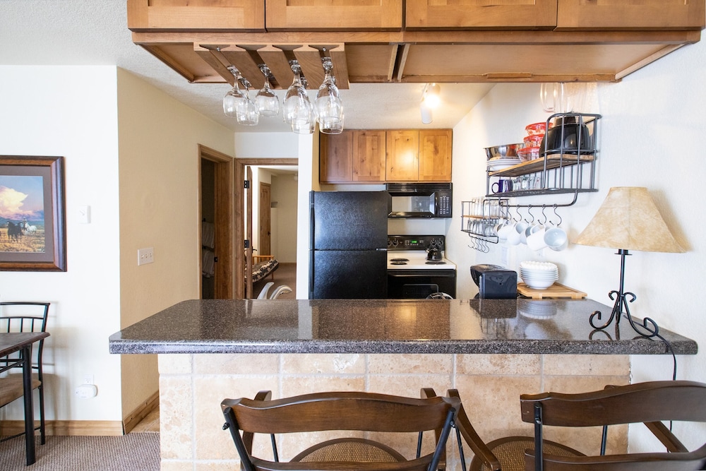 Boomerang Village 201 by Avantstay Ski In/ Ski Out Unit Close to Town! view 2