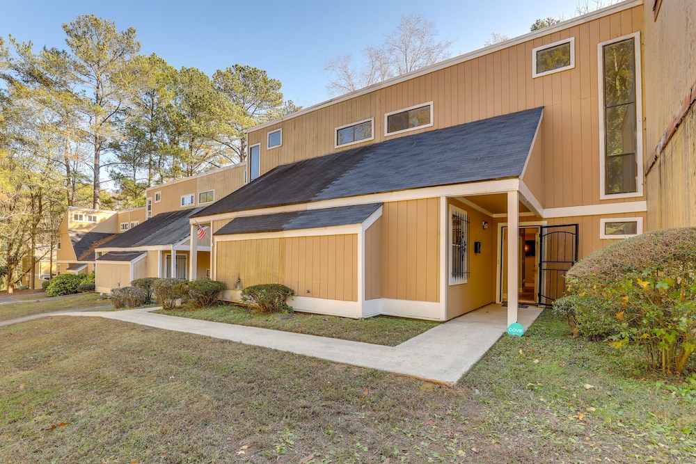 2-story Decatur Condo, Close to Downtown Atlanta!
