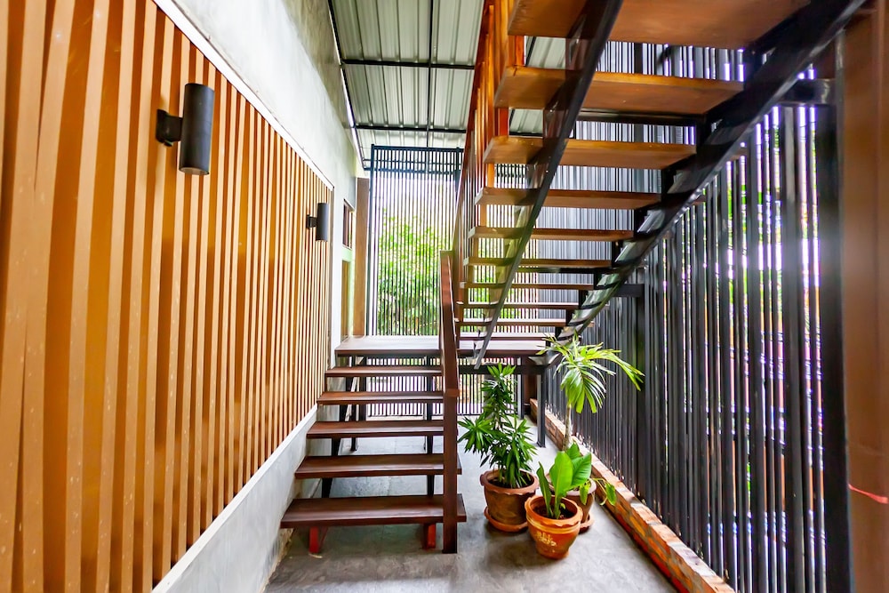 Tonmai Suites