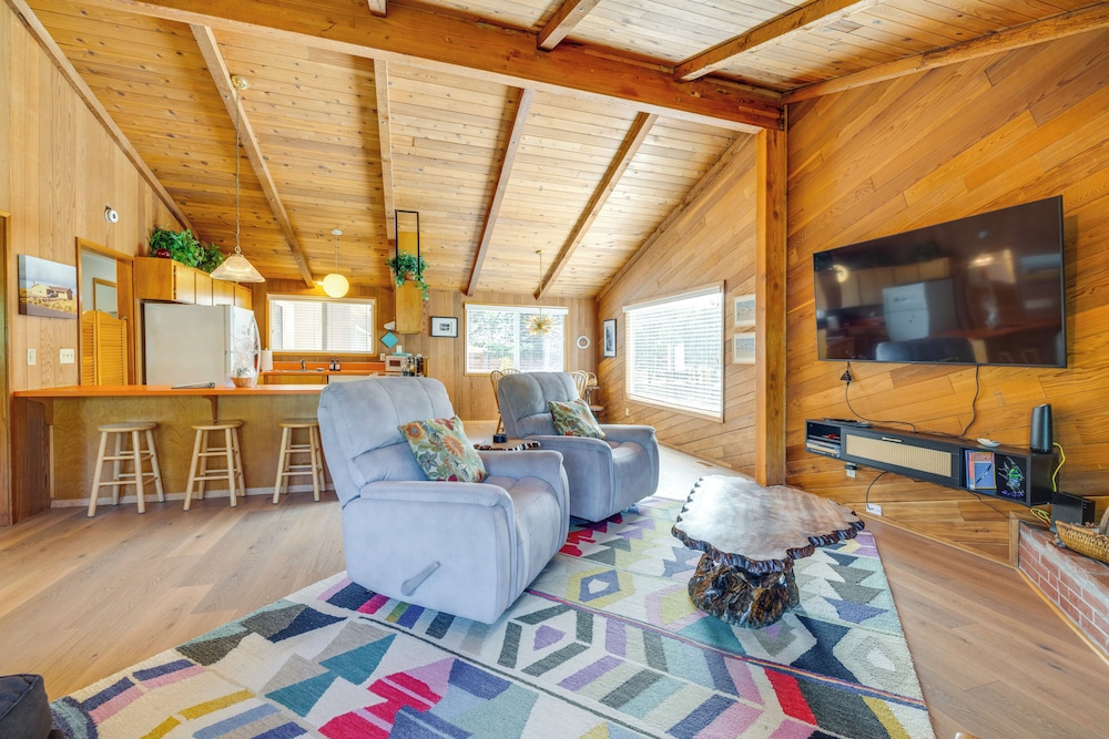 1/8 Mi to Neskowin Beach! Cozy Oregon Coast Home