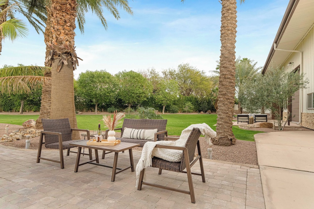 41 Palms Estate by Avantstay Indoor Pickleball, Pool, Hot Tub, Outdoor Kitchen