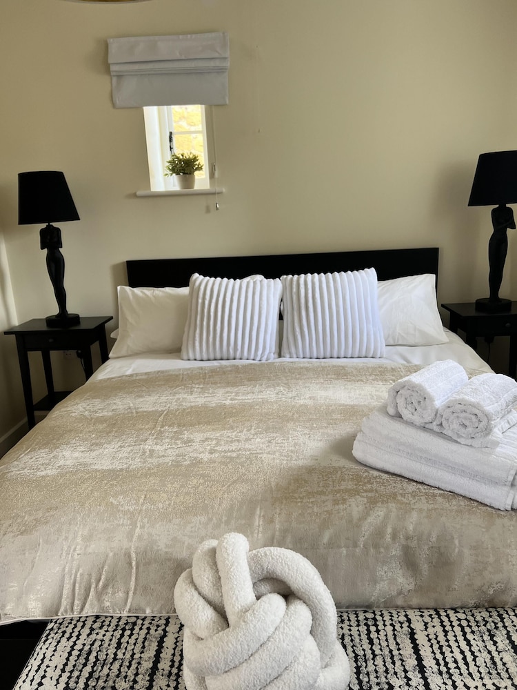 Immaculate 1-bed Cottage in Moreton in Marsh view 4