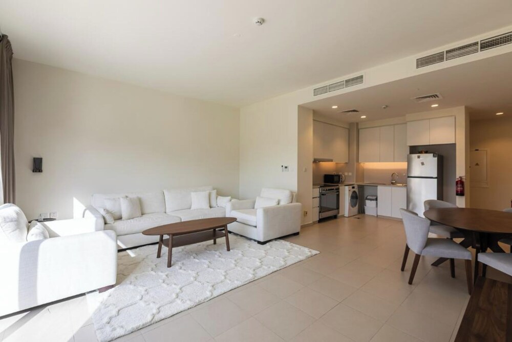 Phaedrus Living Urbana Serenity Escape