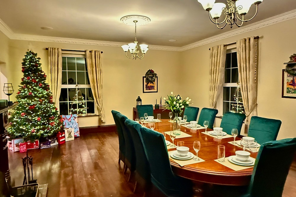 Summer Sale! Beakstown House Luxurious 5-bed Villa