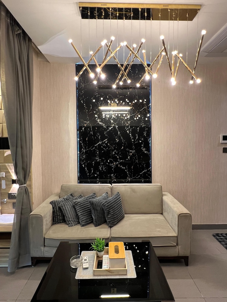 41 Floor River View - TheRoomeraStay