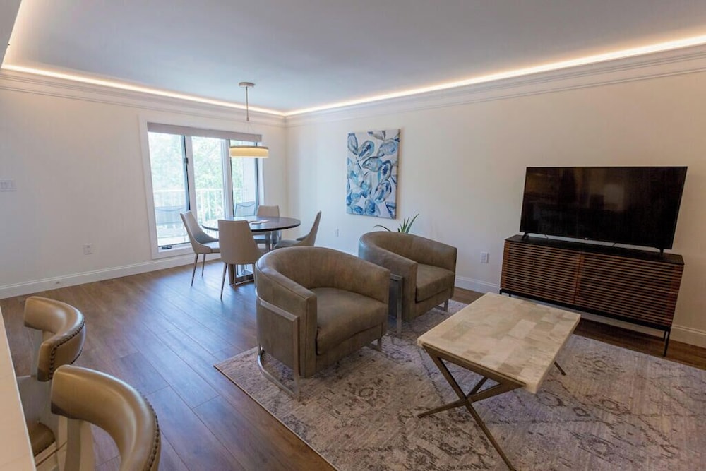 Wilmington Avenue 50 #102