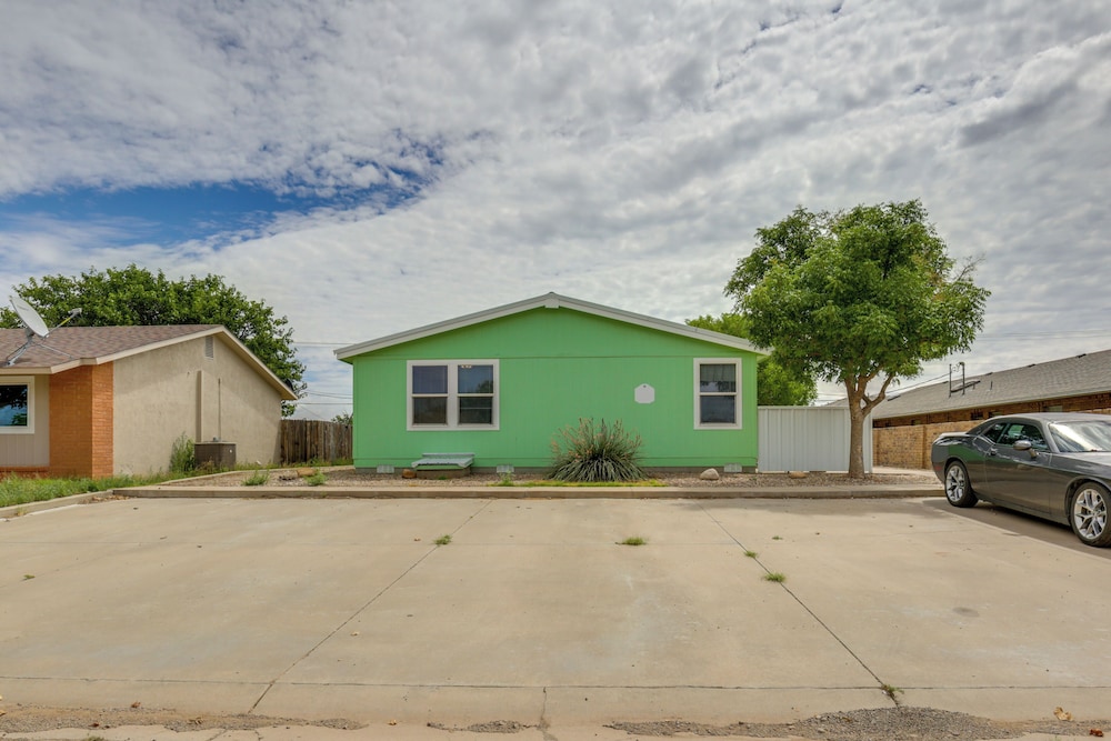 1 Mi to Main Street: Cozy Retreat in Portales