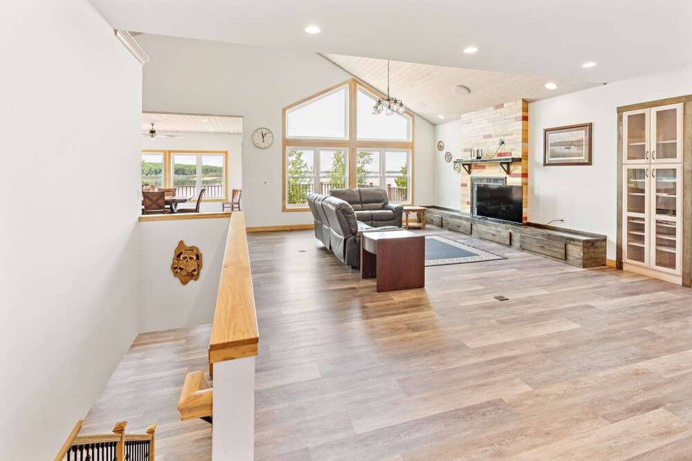 Lakeside 4br Retreat Private, Peaceful & Scenic 4 Bedroom Villa