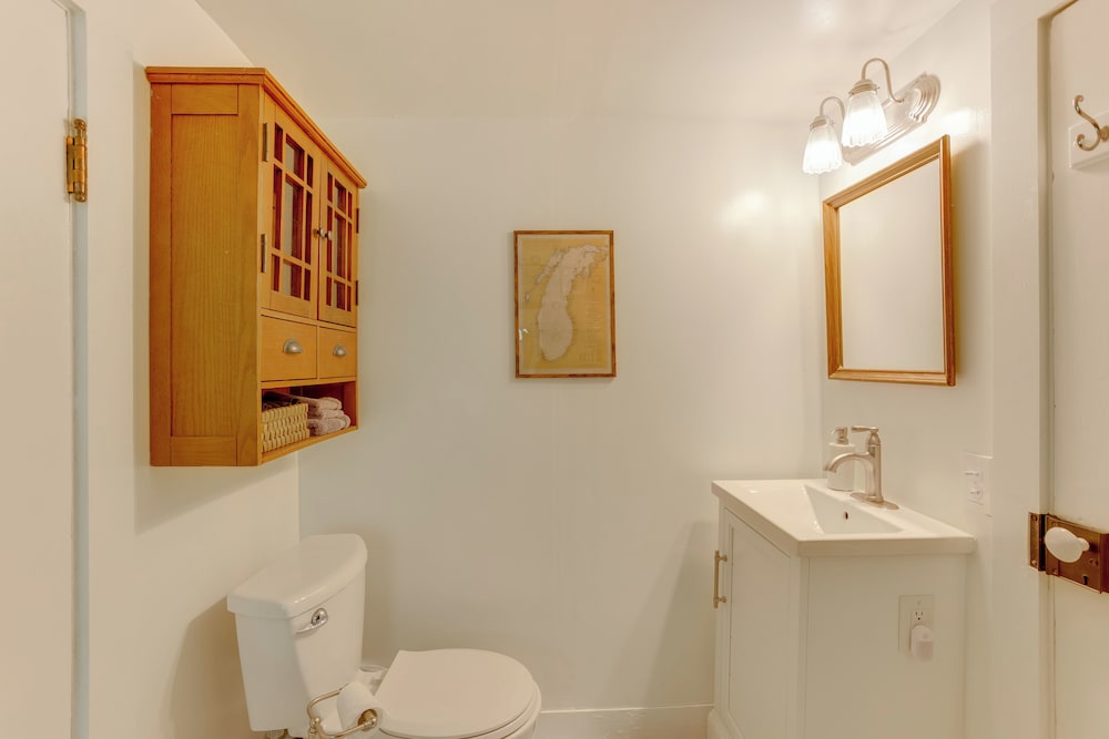 1/2 Mi to Dtwn Frankfort: 'fernhaven' Home w/ Yard