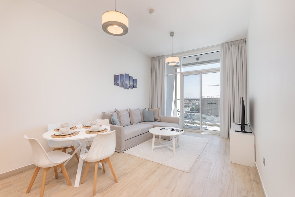 Sleek 1 Bedroom in Studio One With Great Amenities