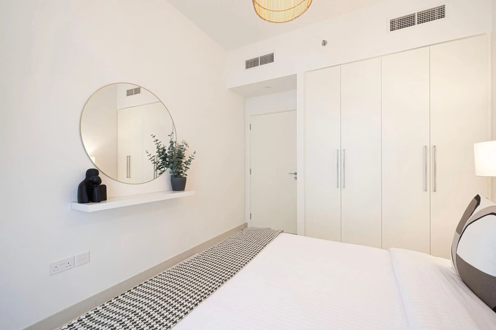 Burj Crown Lux Apartment by Dubai Mall