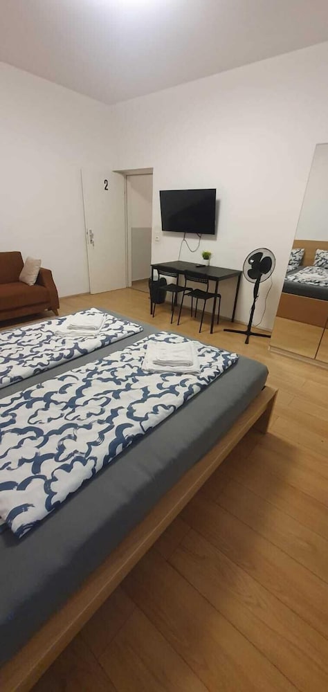 Affordable 2BR Stay 15 Min Enkplatz