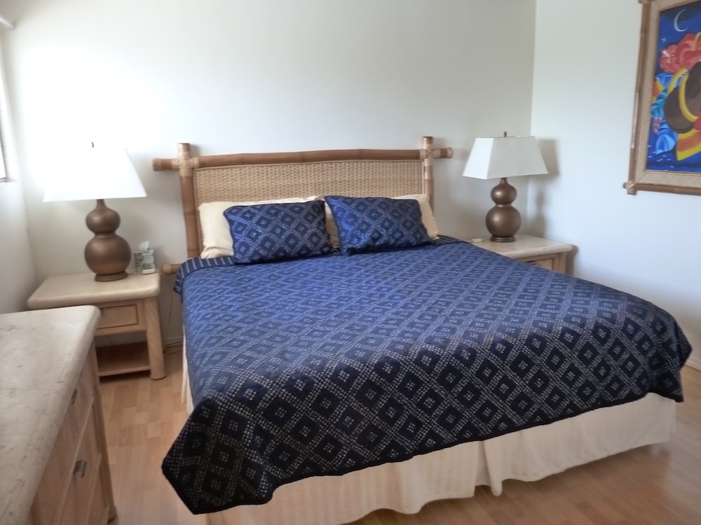 Island Surf 402 1 Bedroom Condo by RedAwning view 2