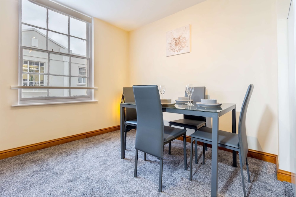 Host Stay New Street Studio