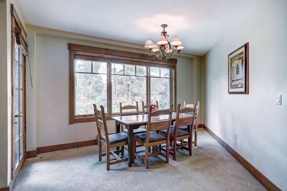 Ski-in Mountain Thunder Lodge 2 Bedroom Condo