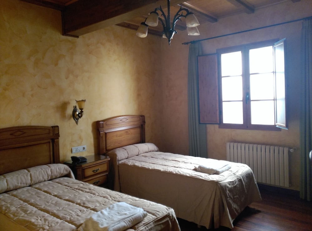 Hotel Pico Sacro II