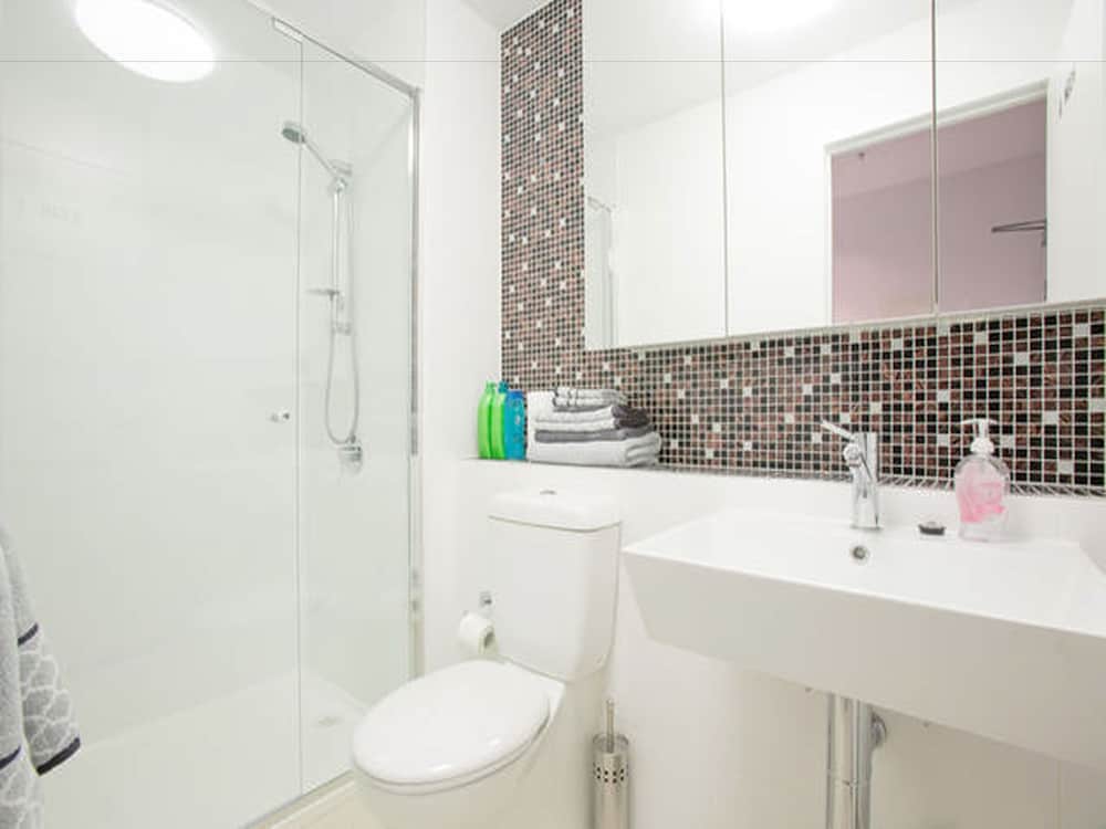 C3CBD Melbourne Apartment