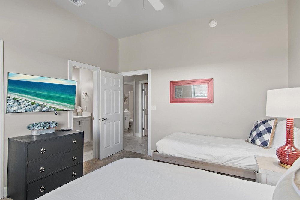 Pavilion Palms 204c