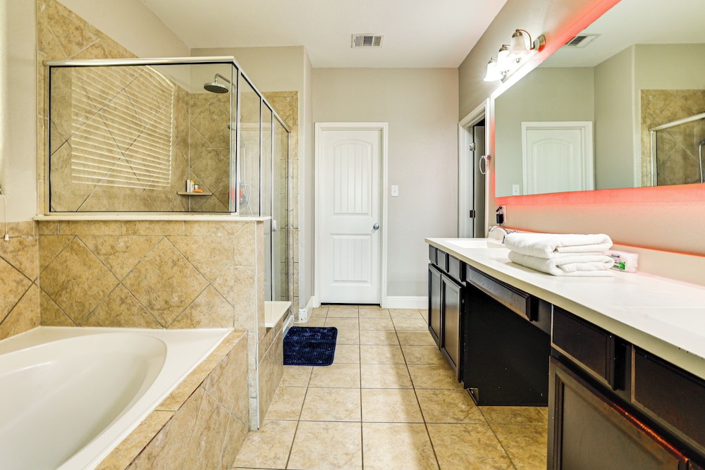 Group Getaway w/ Pool Access in San Antonio!