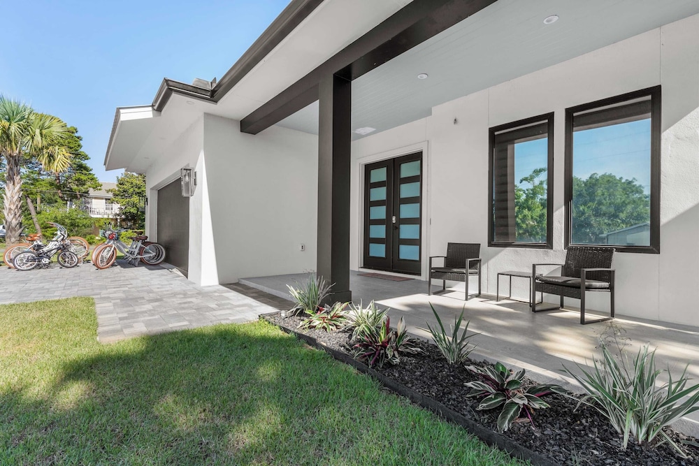 30A Happy by the Sea by Avantstay Pool, Golf Cart, Bikes